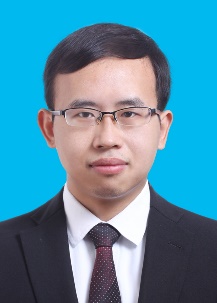 穿西装戴眼镜的男人描述已自动生成 穿西装戴眼镜的男人描述已自动生成